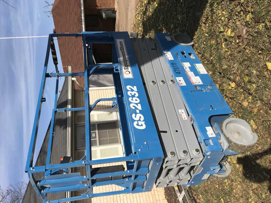 2019 Genie GS-2632 Folding rails with half height swing gate