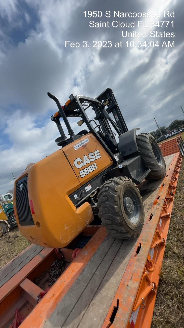2023 CASE 588H