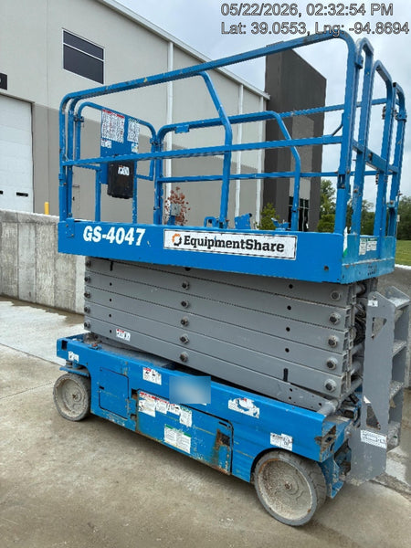 2019 Genie GS-4047 Folding rails with half height swing gate