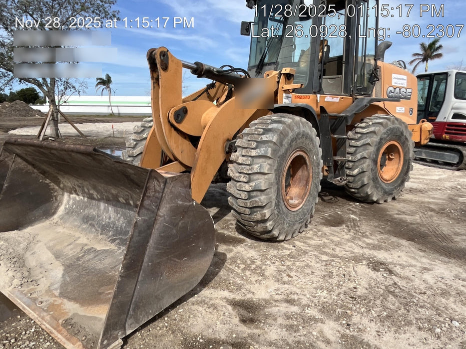 2015 Case 621F CLOSED CAB, JRB 416 STYLE HYD COUPLER