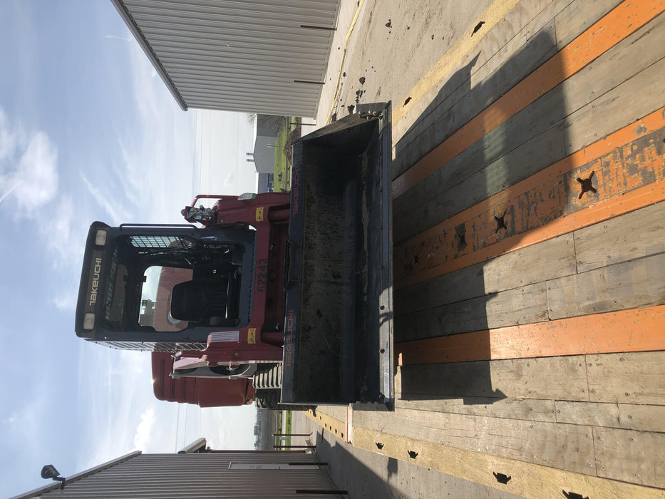 2020 Takeuchi TL8CR Cab/Heat/Air, 74hp, Hydraulic QC w/76" HD Bucket w/ Smooth Bolt on Edge, 76" HD Bucket w/Teeth