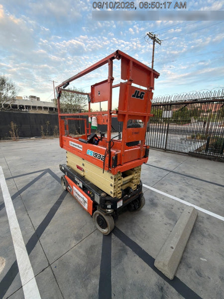 2022 JLG ES1932