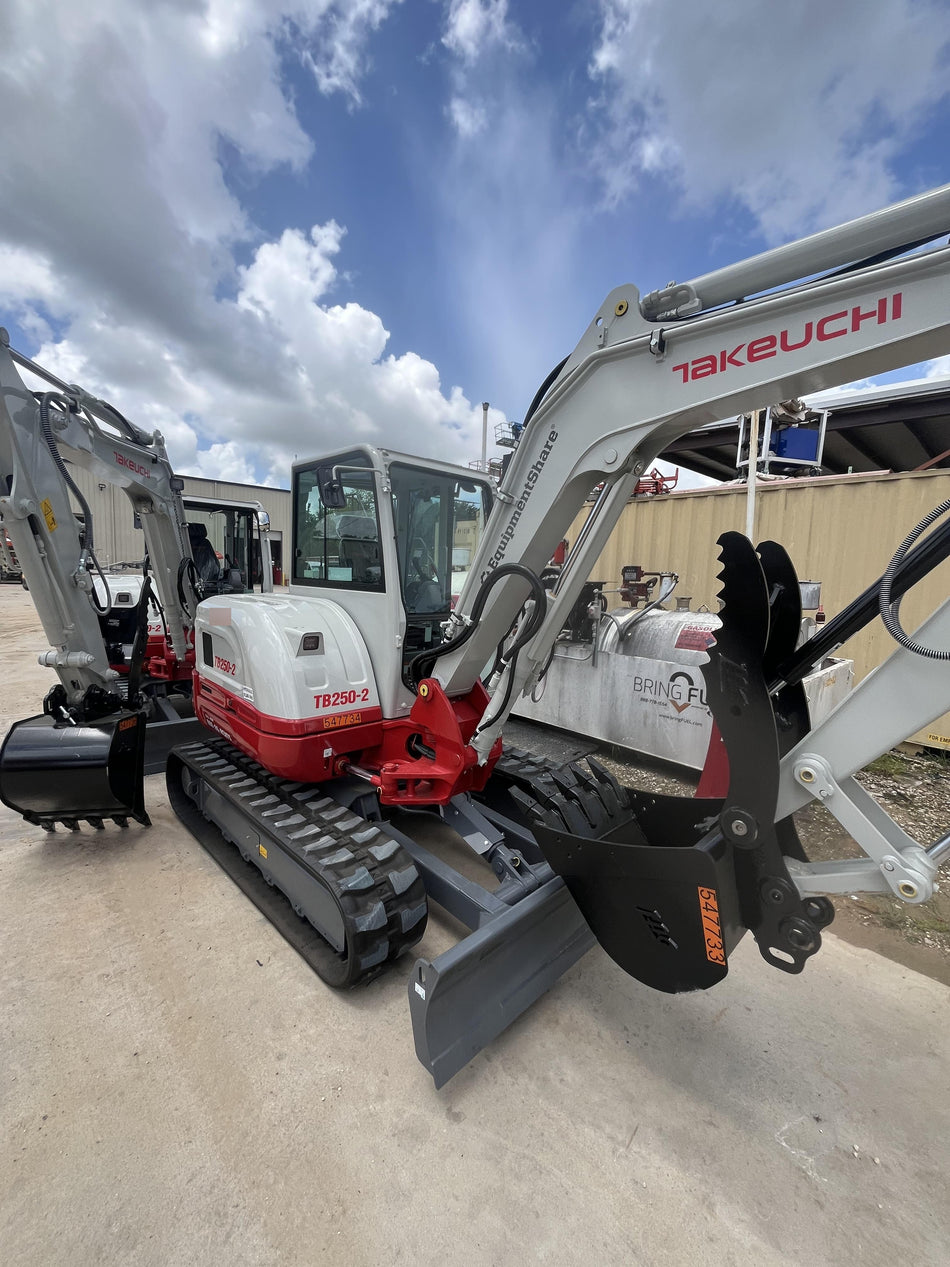 2025 TAKEUCHI TB250-2CR