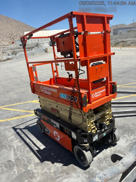2022 JLG ES1932