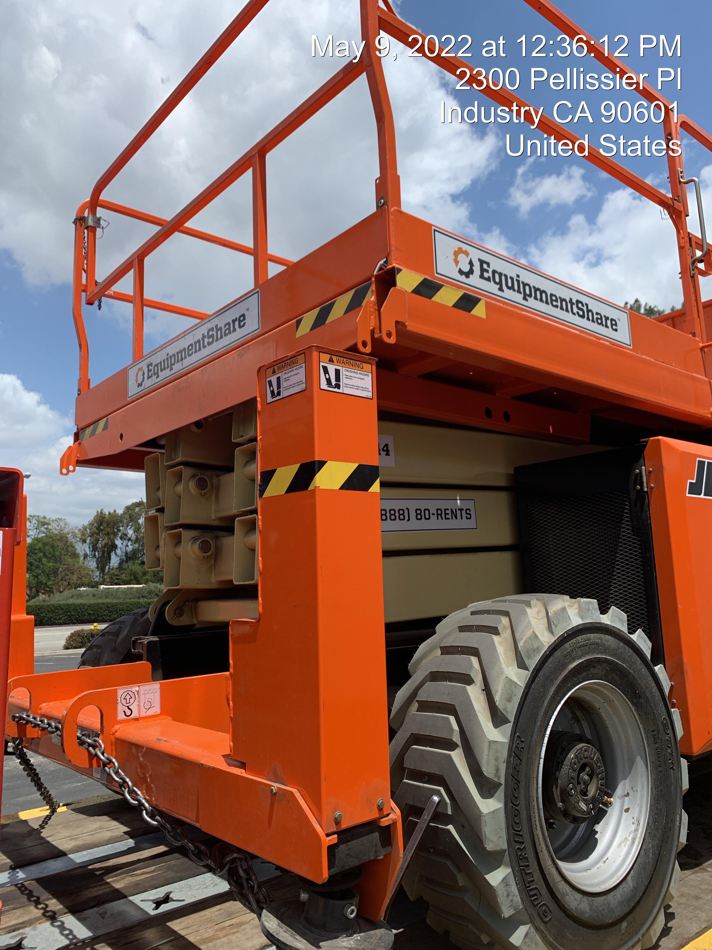 2021 JLG 330LRT