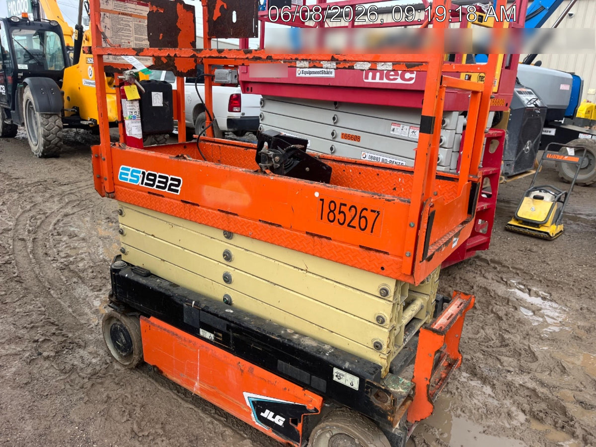 2021 JLG ES1932