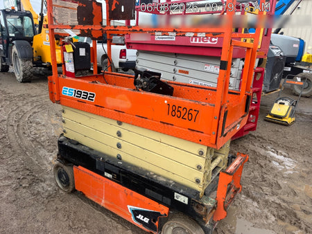 2021 JLG ES1932