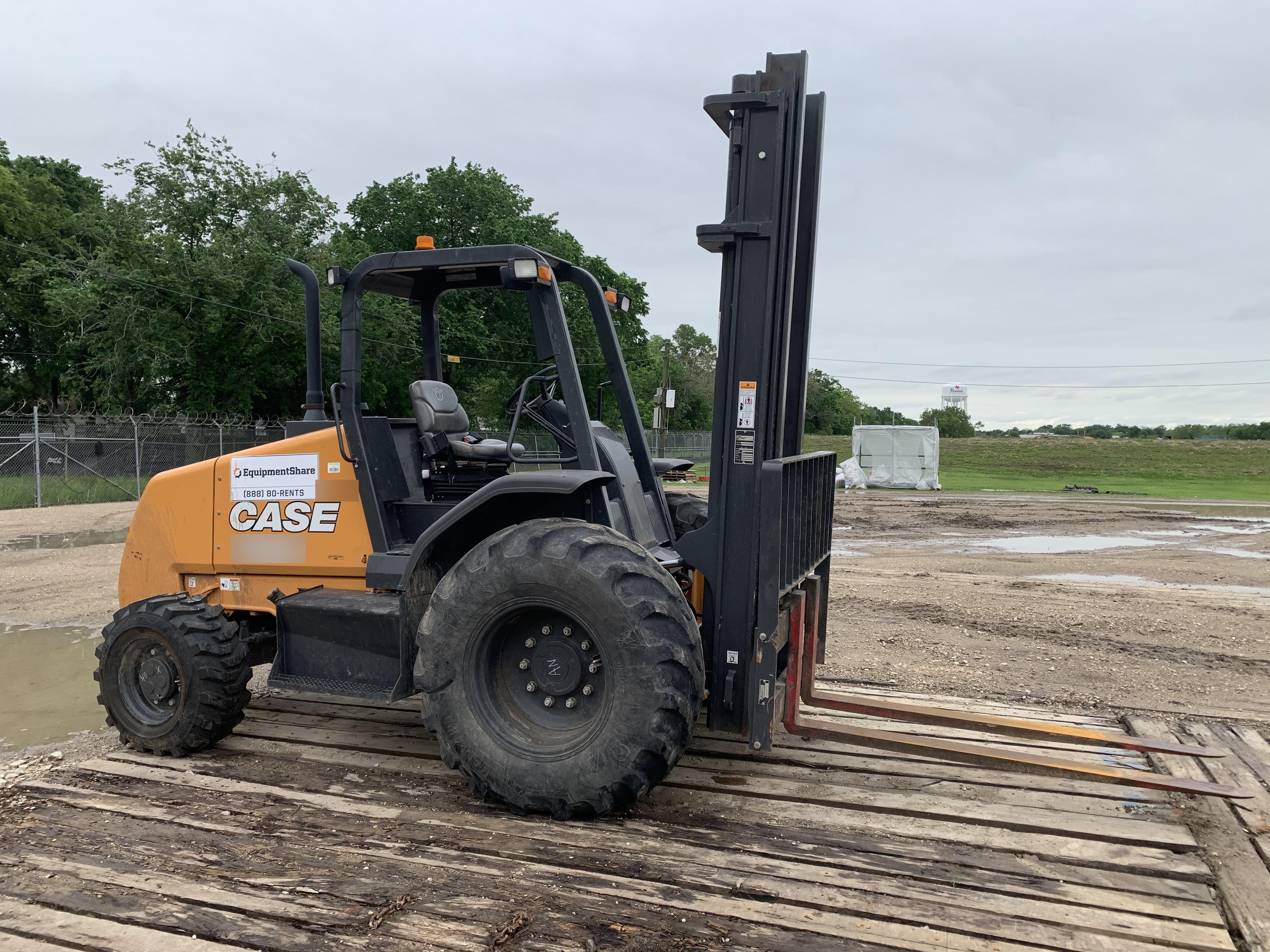 2019 CASE 588H