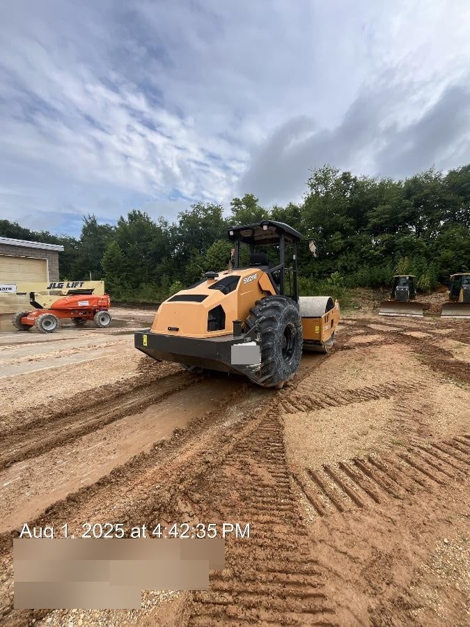 2023 CASE SV211E