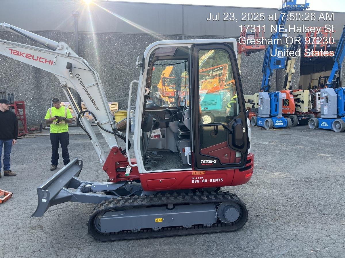 2025 TAKEUCHI TB235-2CR
