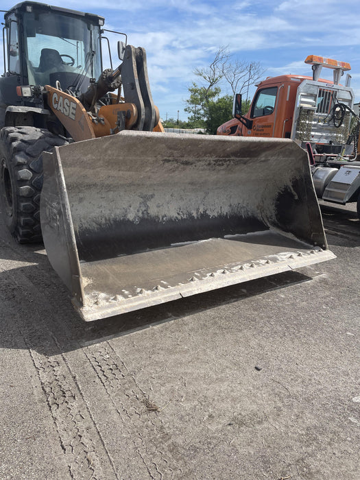 2018 Case 821G CLOSED CAB, 1 FUNCTION, JRB 418 STYLE HYD COUPLER