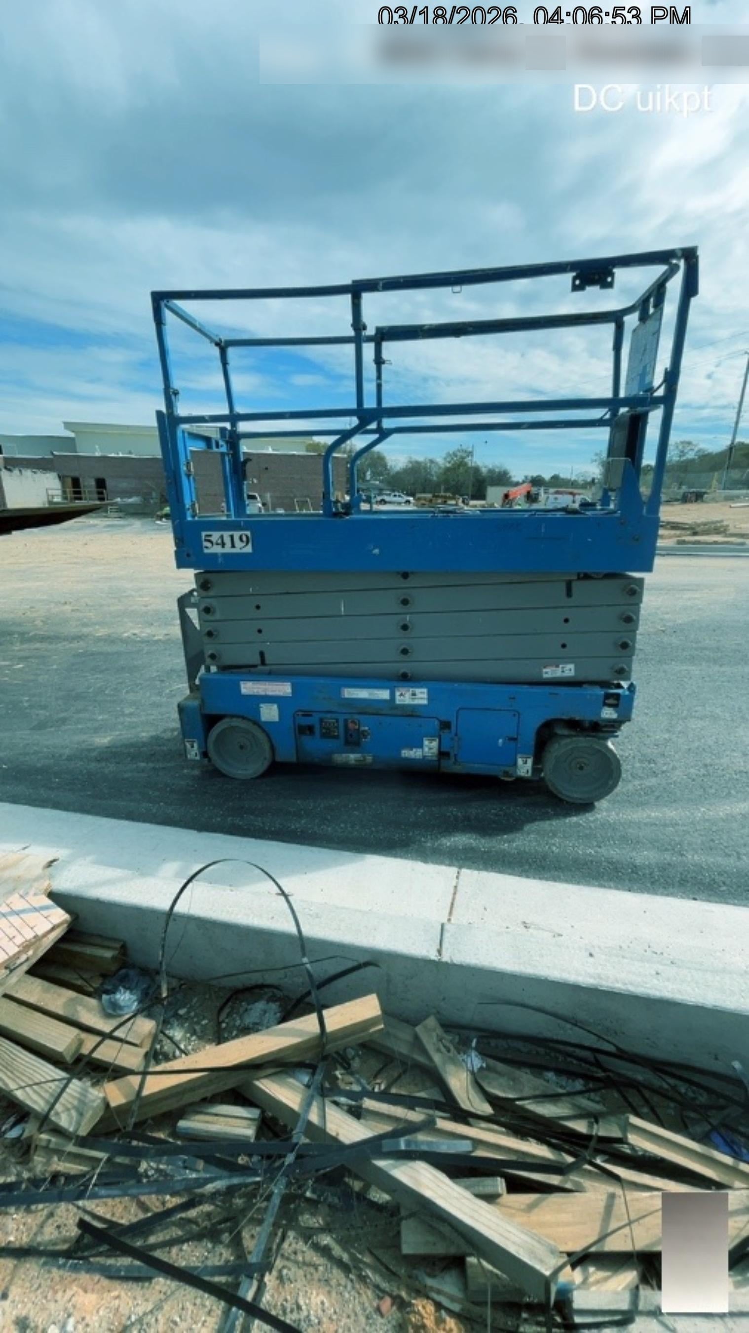 2017 Genie GS-3232 32' Narrow Scissor Lift