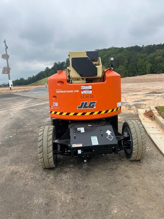 2025 JLG E450AJ