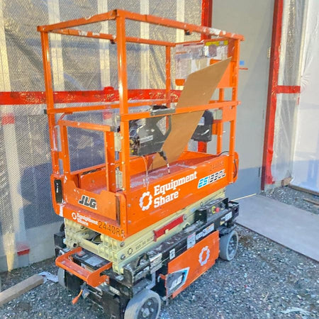 2021 JLG ES1330L