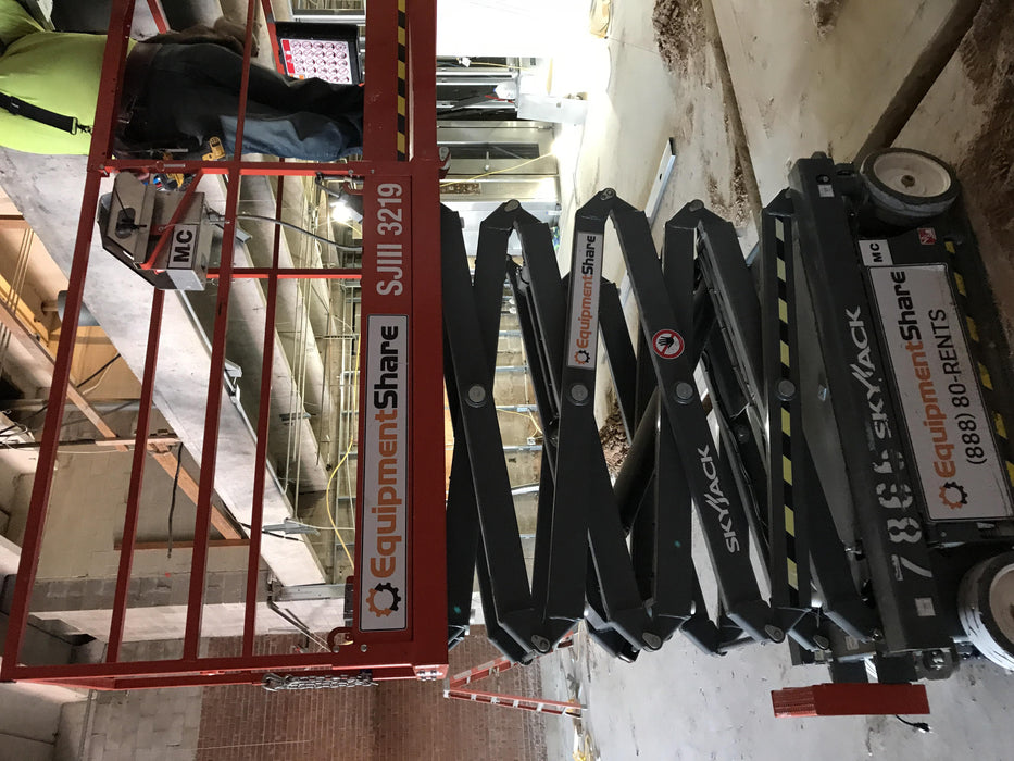 2018 Skyjack SJIII-3219 Skyjack SJIII3219 Scissor Lift w/Trojan Batteries
