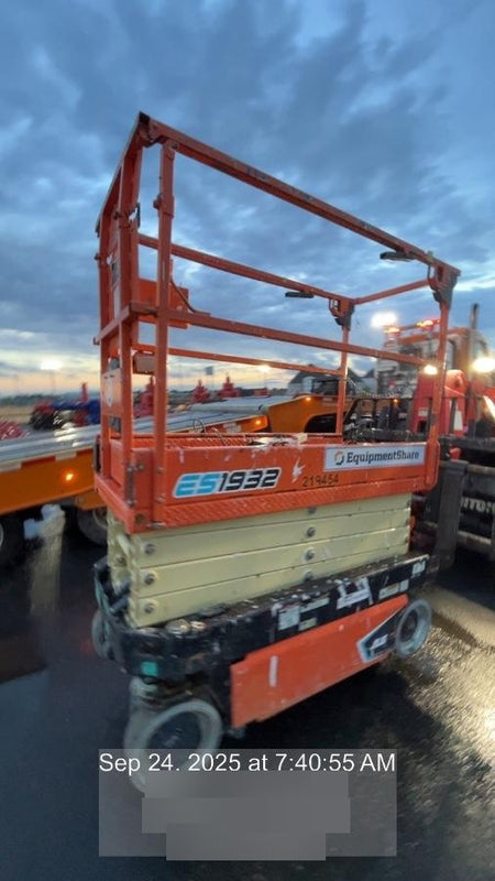 2022 JLG ES1932
