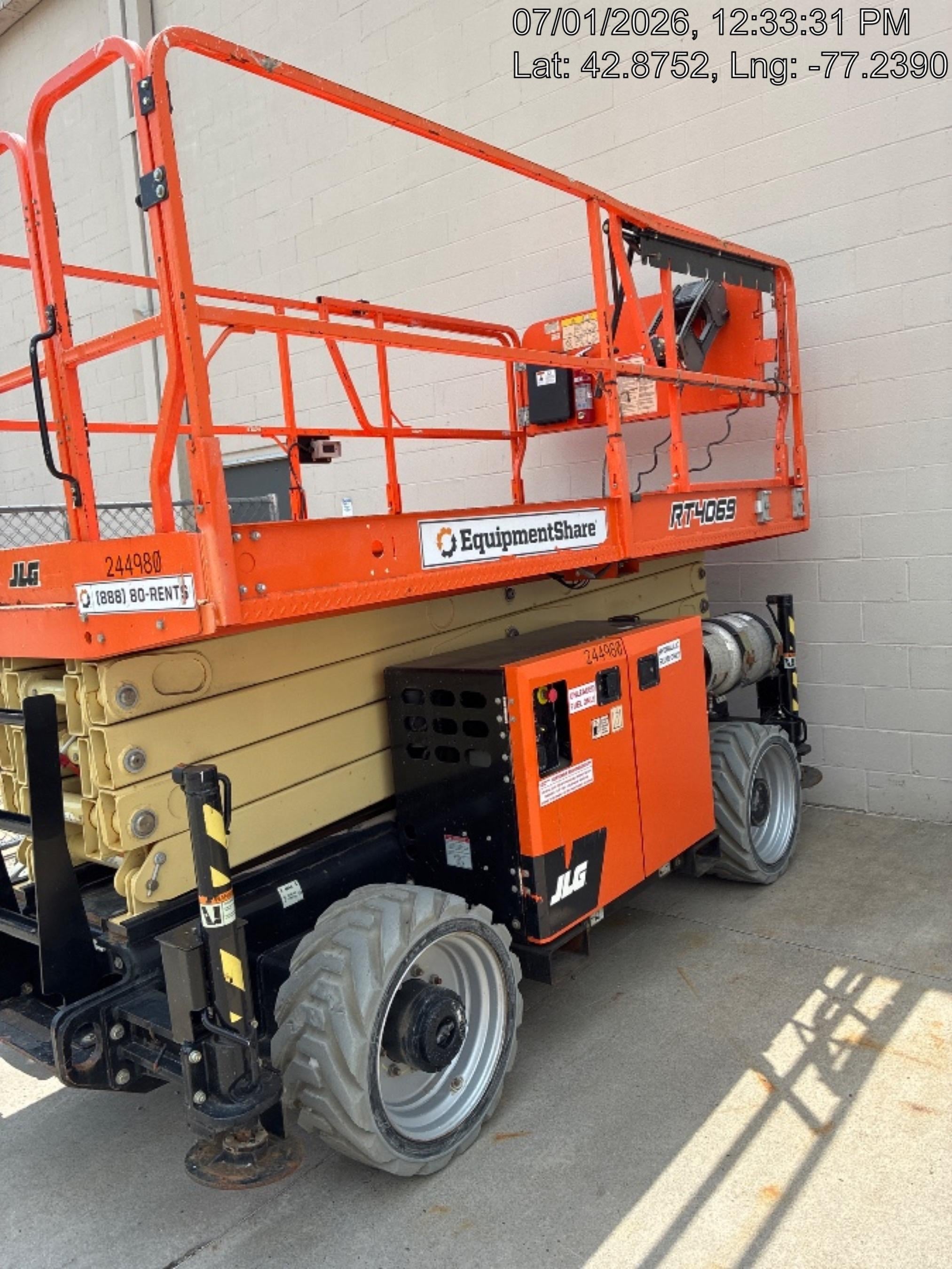 2022 JLG RT4069