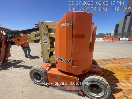 2019 JLG E300AJP