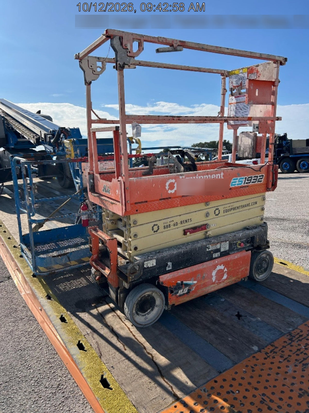 2022 JLG ES1932