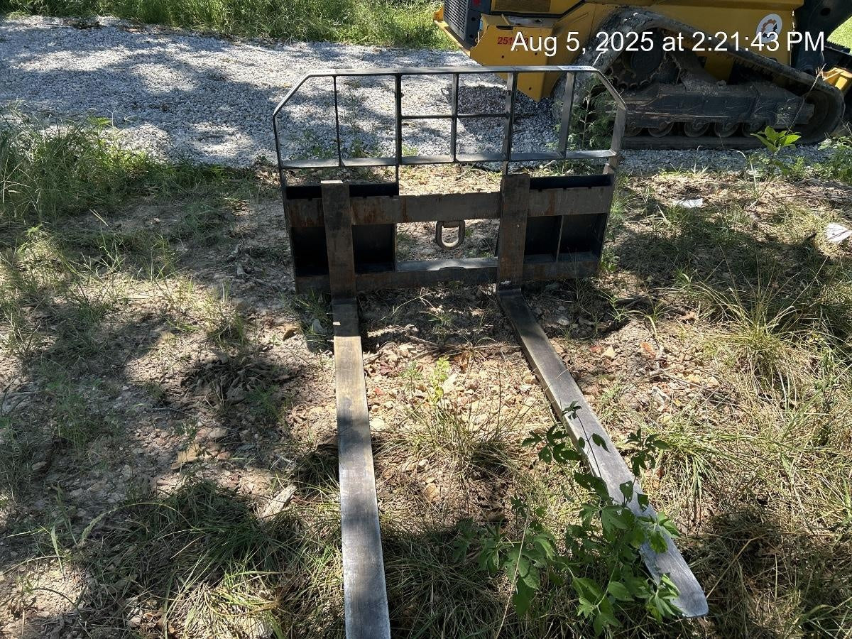 2023 CASE 48" Pallet Forks - Wheel Loader