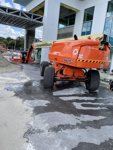 2022 JLG 660SJ