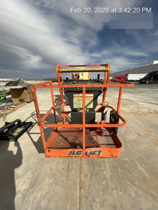 2019 JLG E300AJP