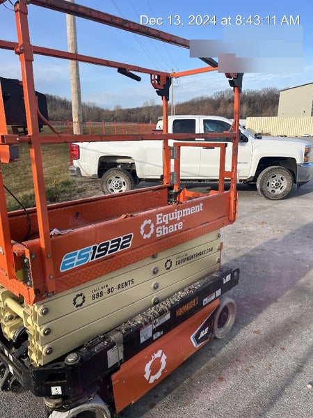 2022 JLG ES1932
