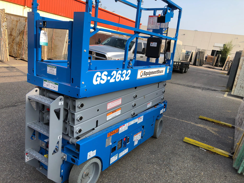 2020 Genie GS-2632 Solid NM Tires, Folding Rails with Half-Height Swing Gate, Beacon