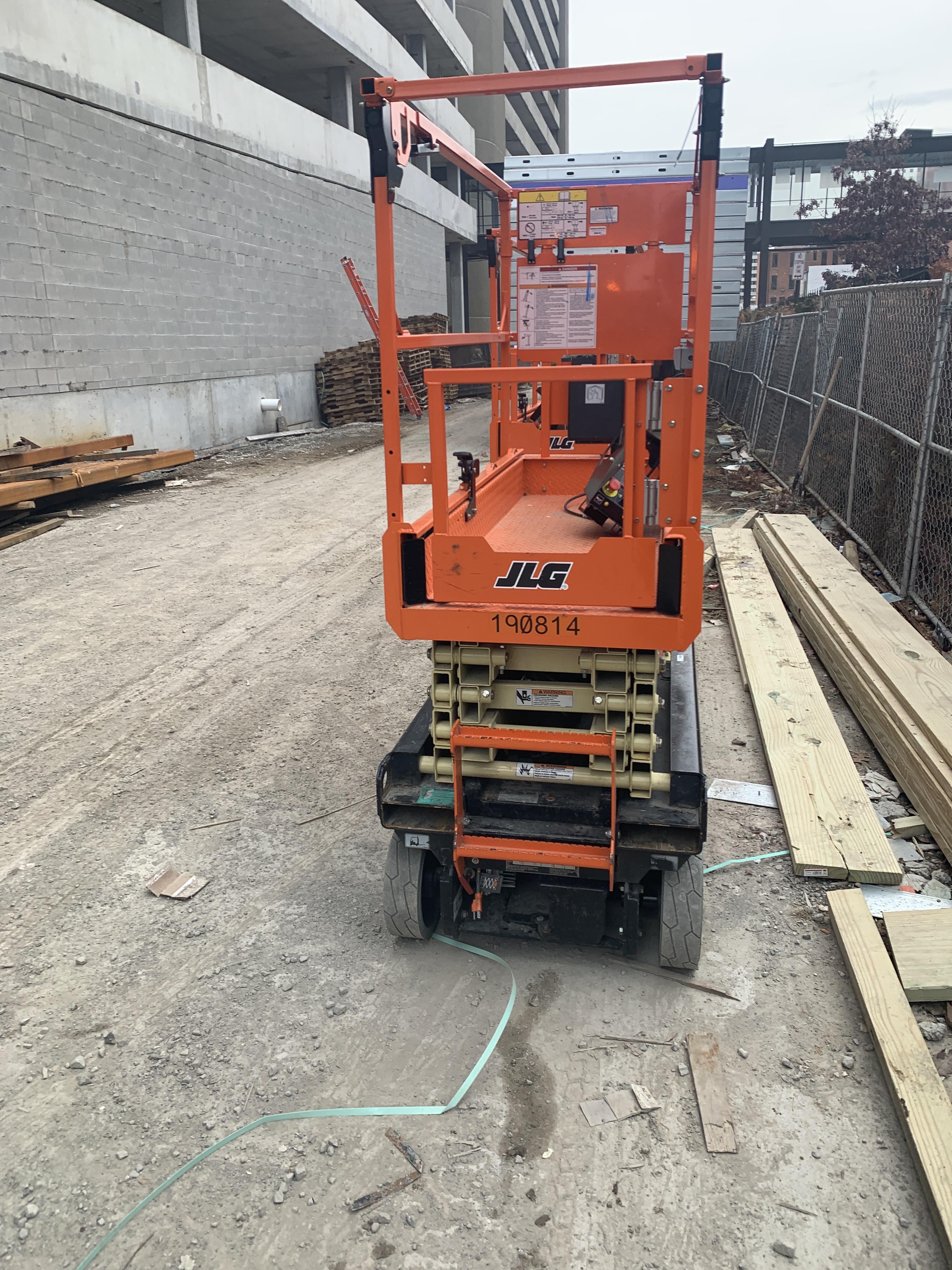 2021 JLG ES1932