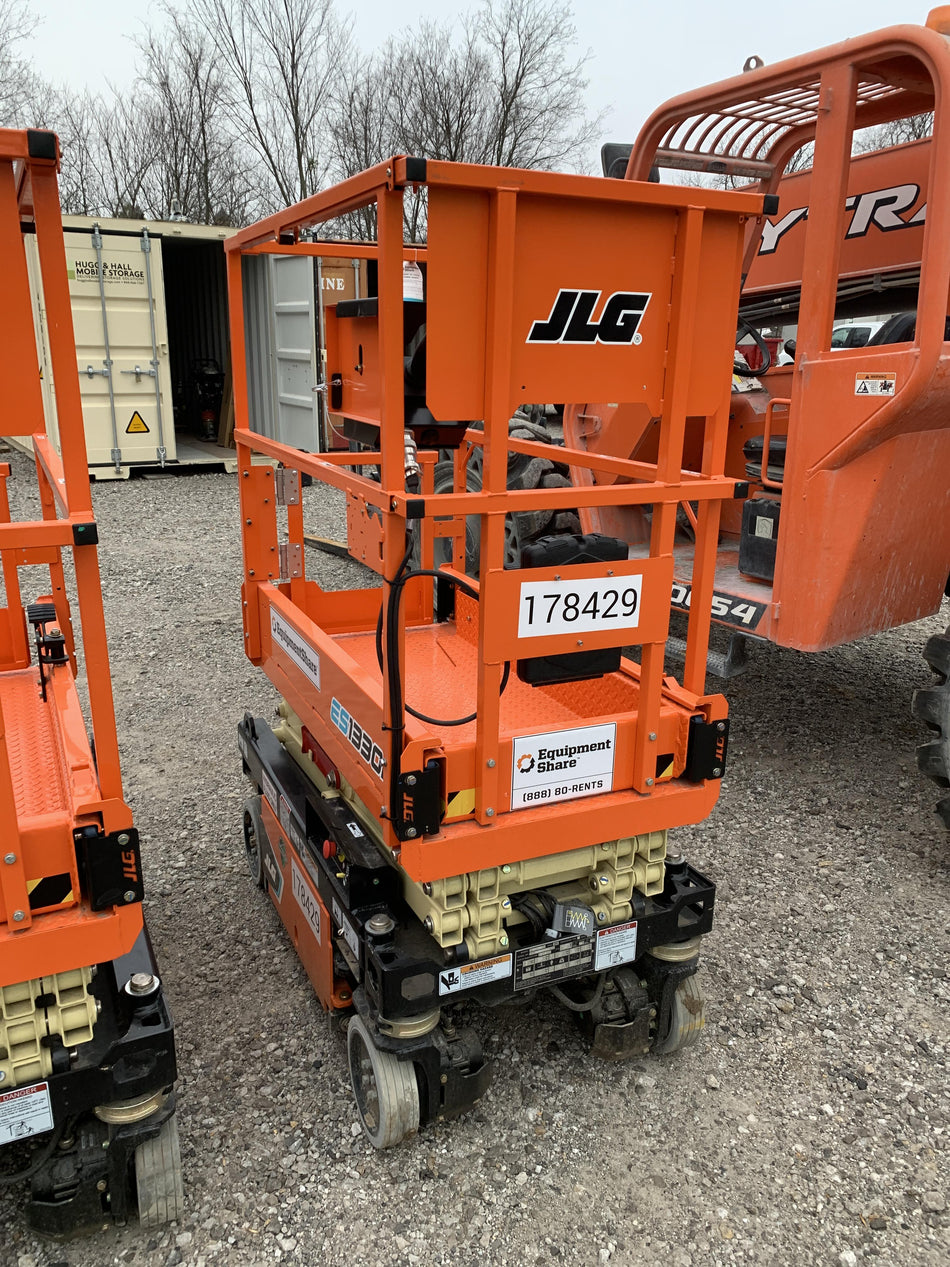 2021 JLG ES1330L