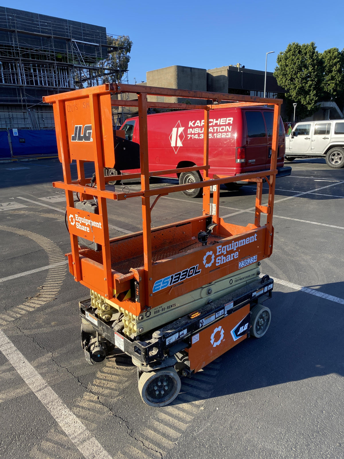 2022 JLG ES1330L