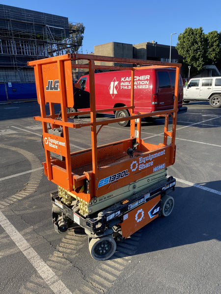 2022 JLG ES1330L