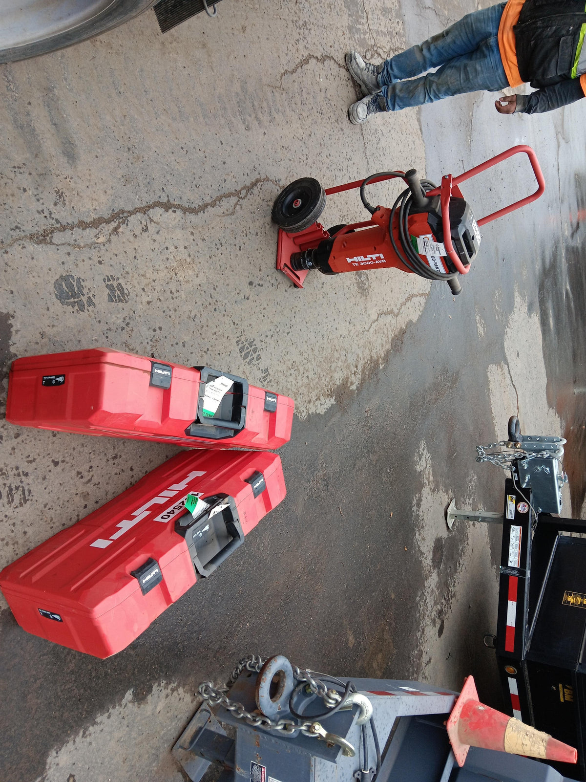 2023 HILTI TE 3000-AVR