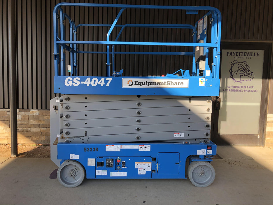 2019 Genie GS-4047 Folding rails with half height swing gate