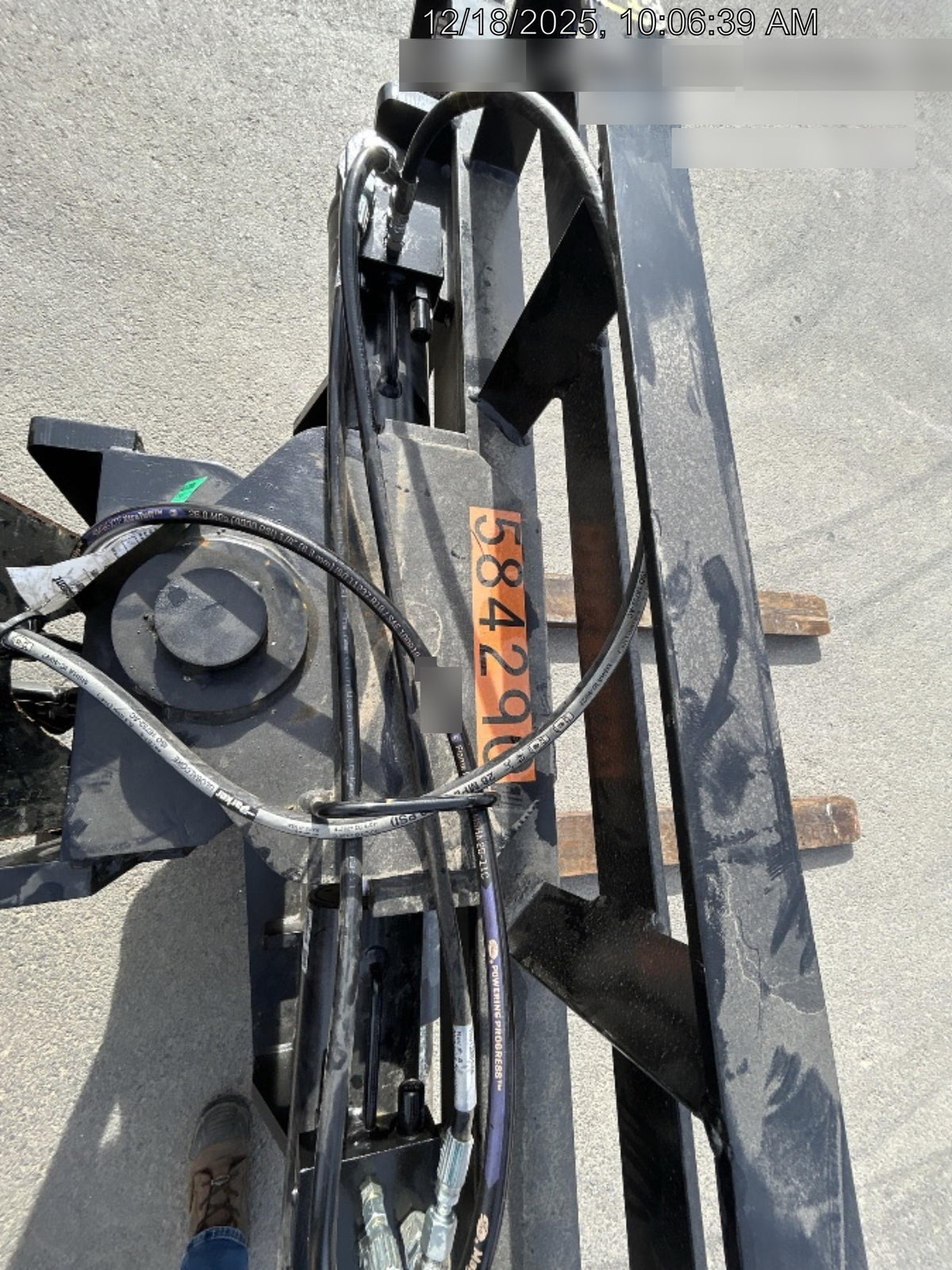 2025 JLG 1001095418