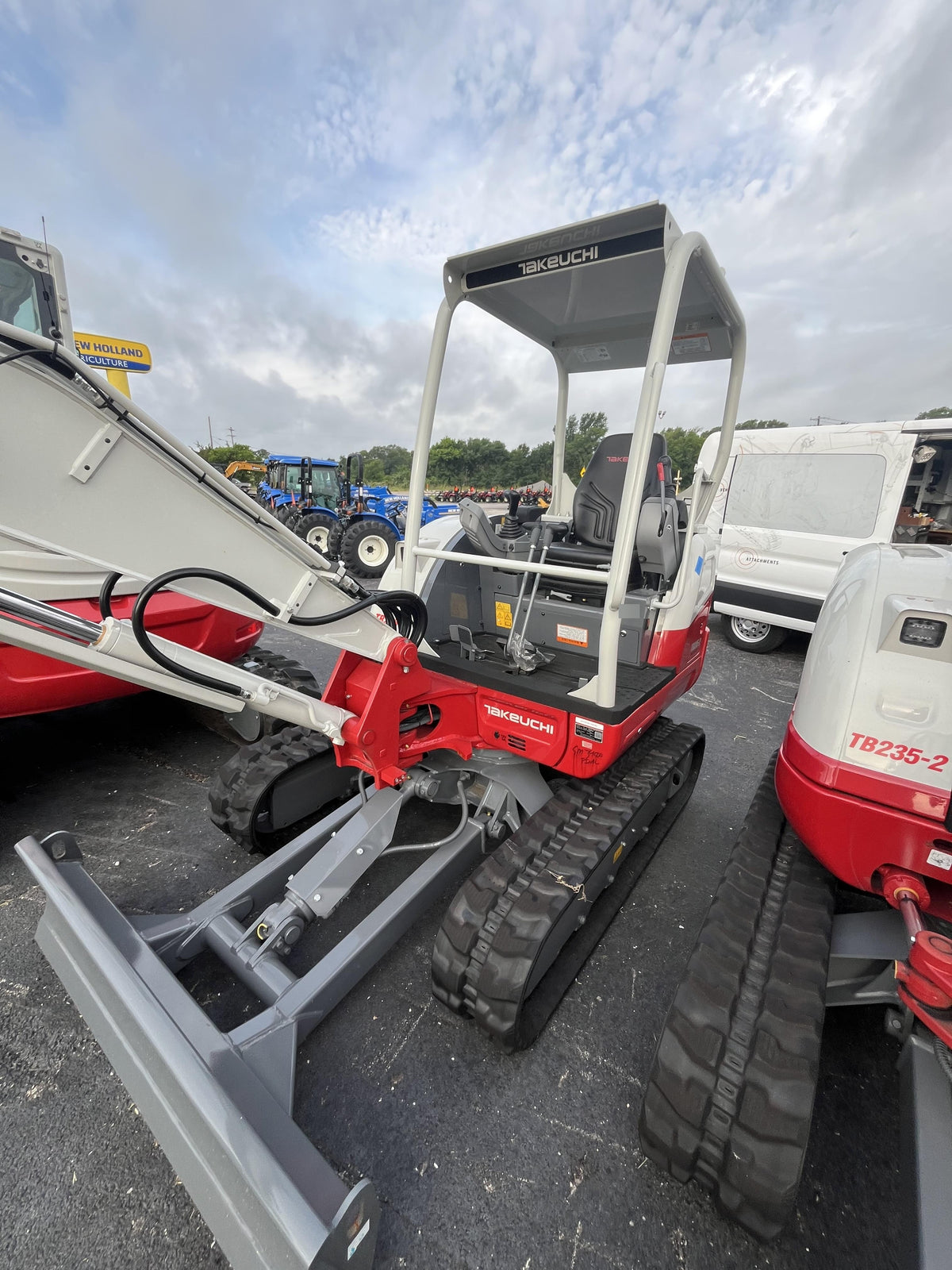 2024 TAKEUCHI TB235-2R
