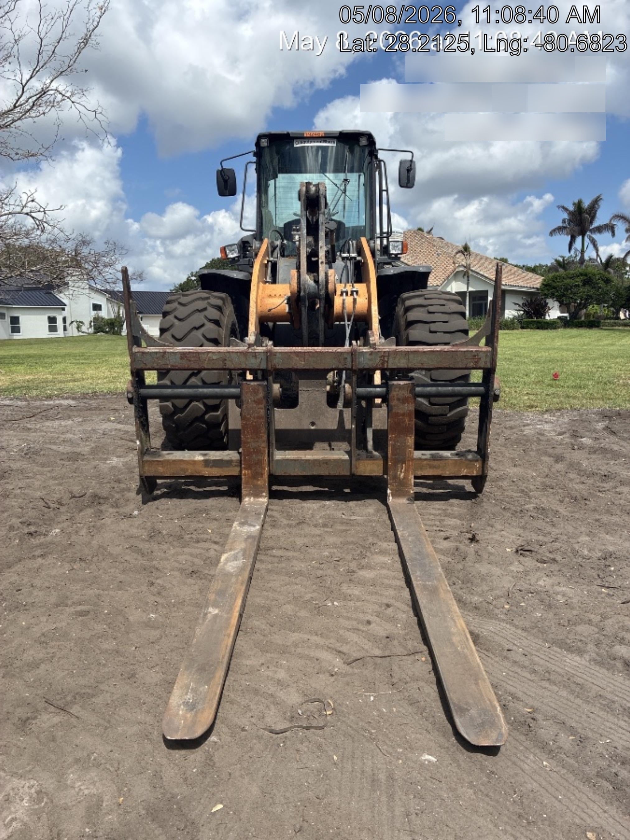2018 Case 821G CLOSED CAB, JRB 418 STYLE HYD COUPLER