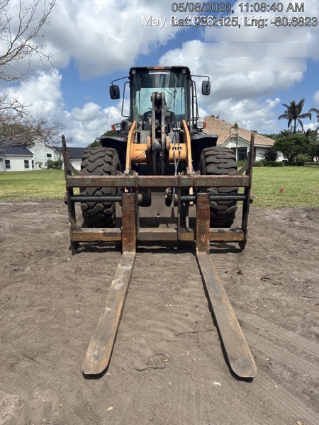 2018 Case 821G CLOSED CAB, JRB 418 STYLE HYD COUPLER