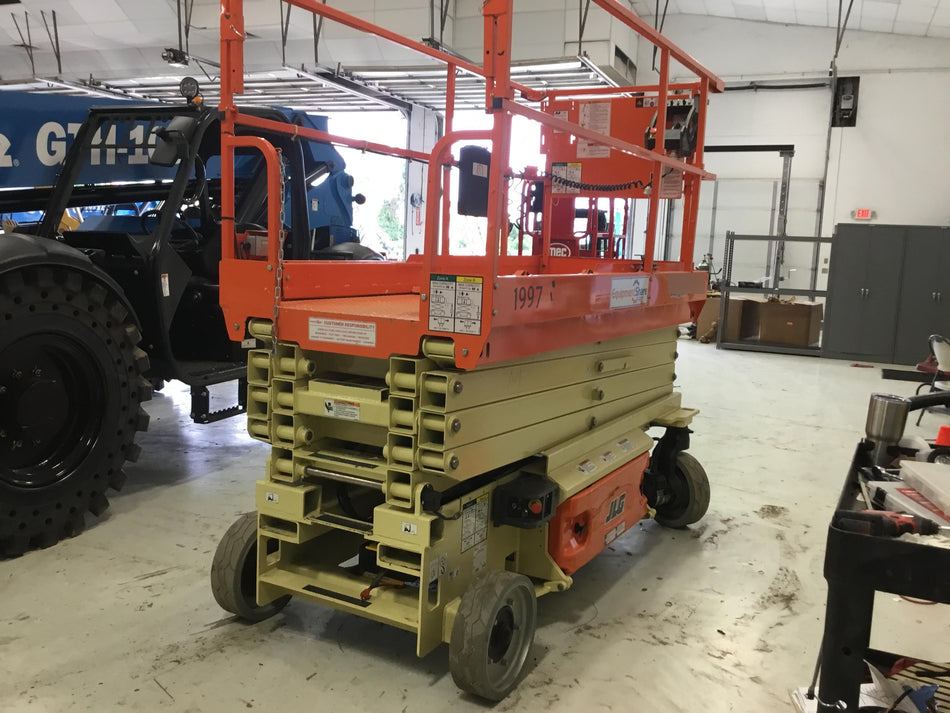 2016 JLG 3246ES
