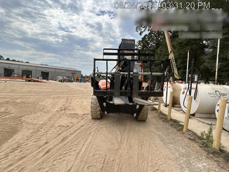 2021 JLG 1075