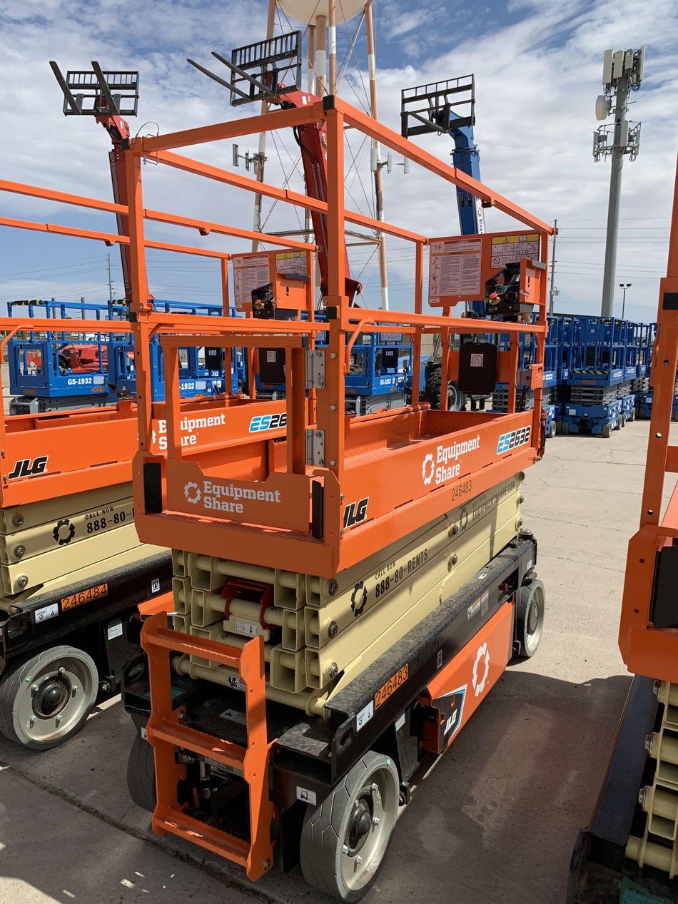 2022 JLG ES2632