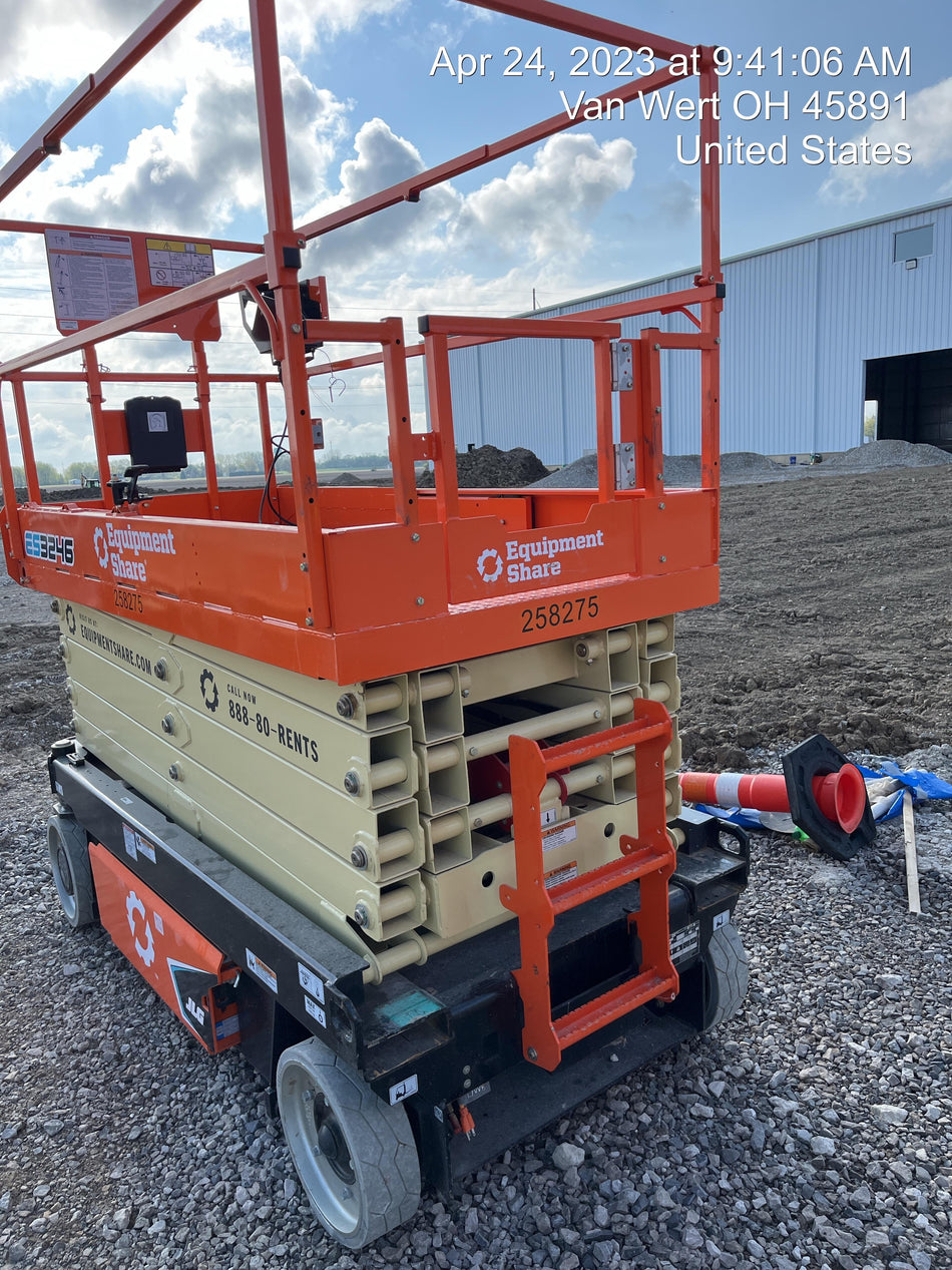 2022 JLG ES3246