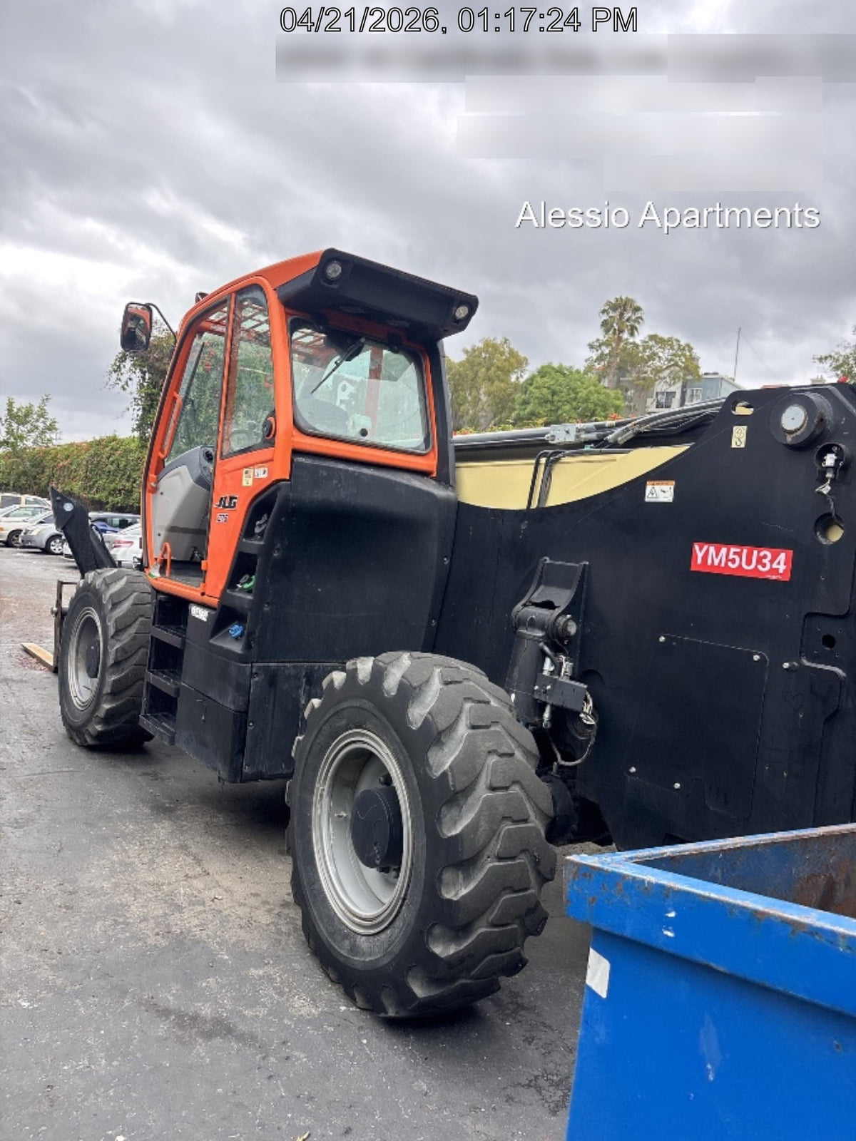 2022 JLG 1075