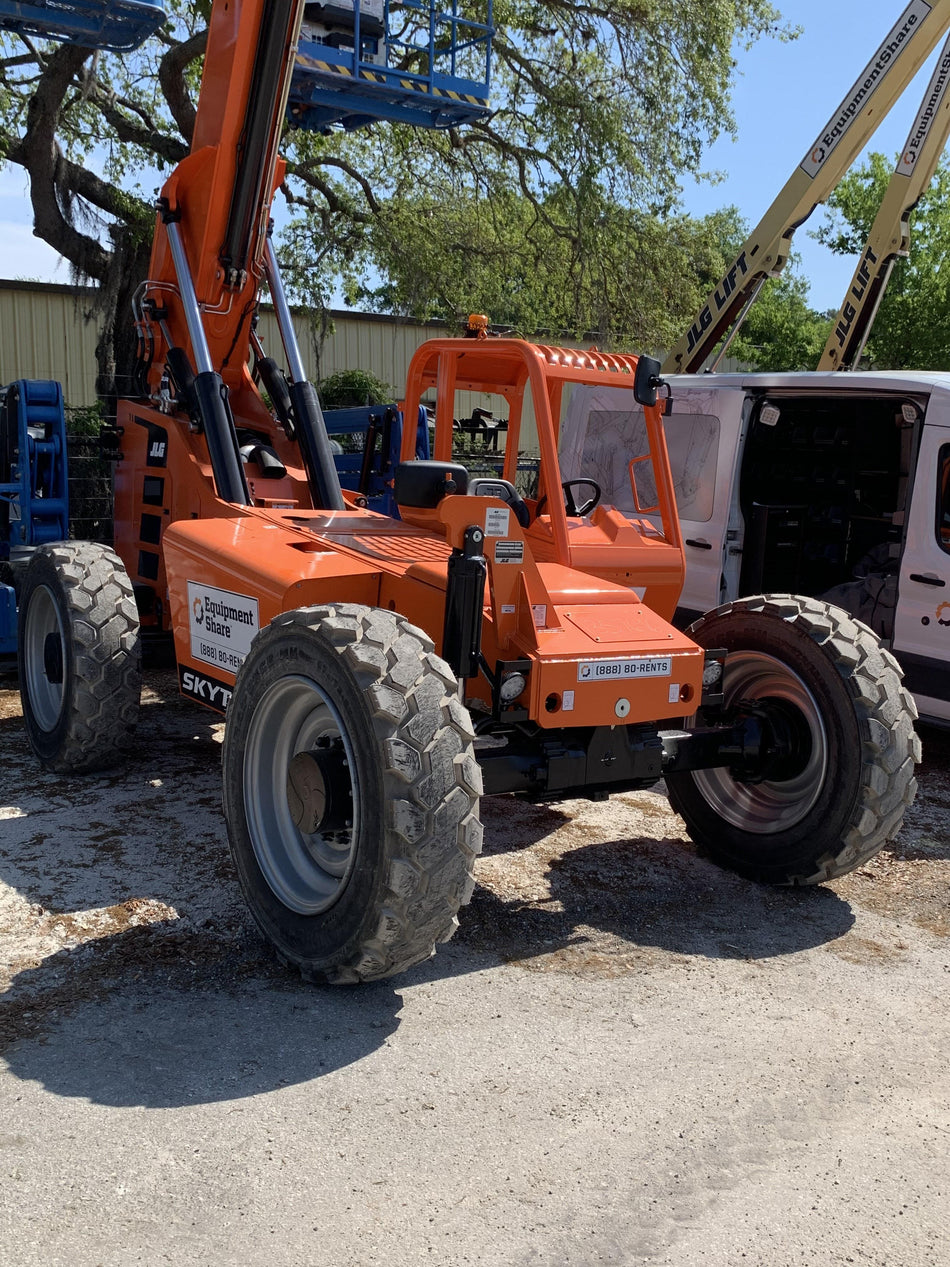 2021 JLG 8042