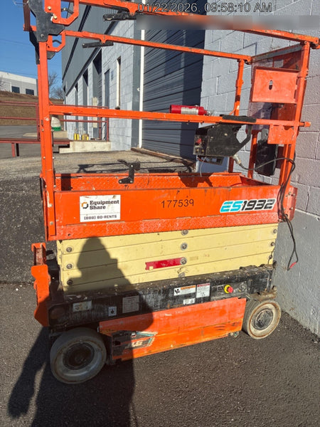 2023 JLG ES1932