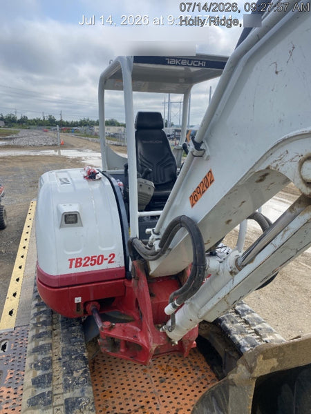 2022 TAKEUCHI TB250-2R