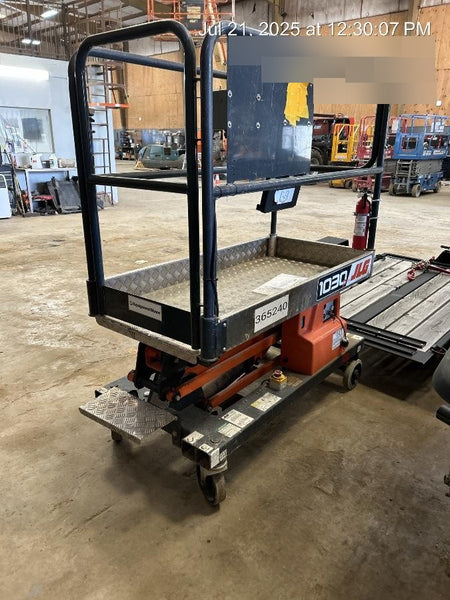 2023 JLG 1030P