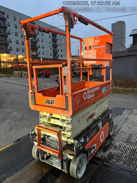 2023 JLG ES1932