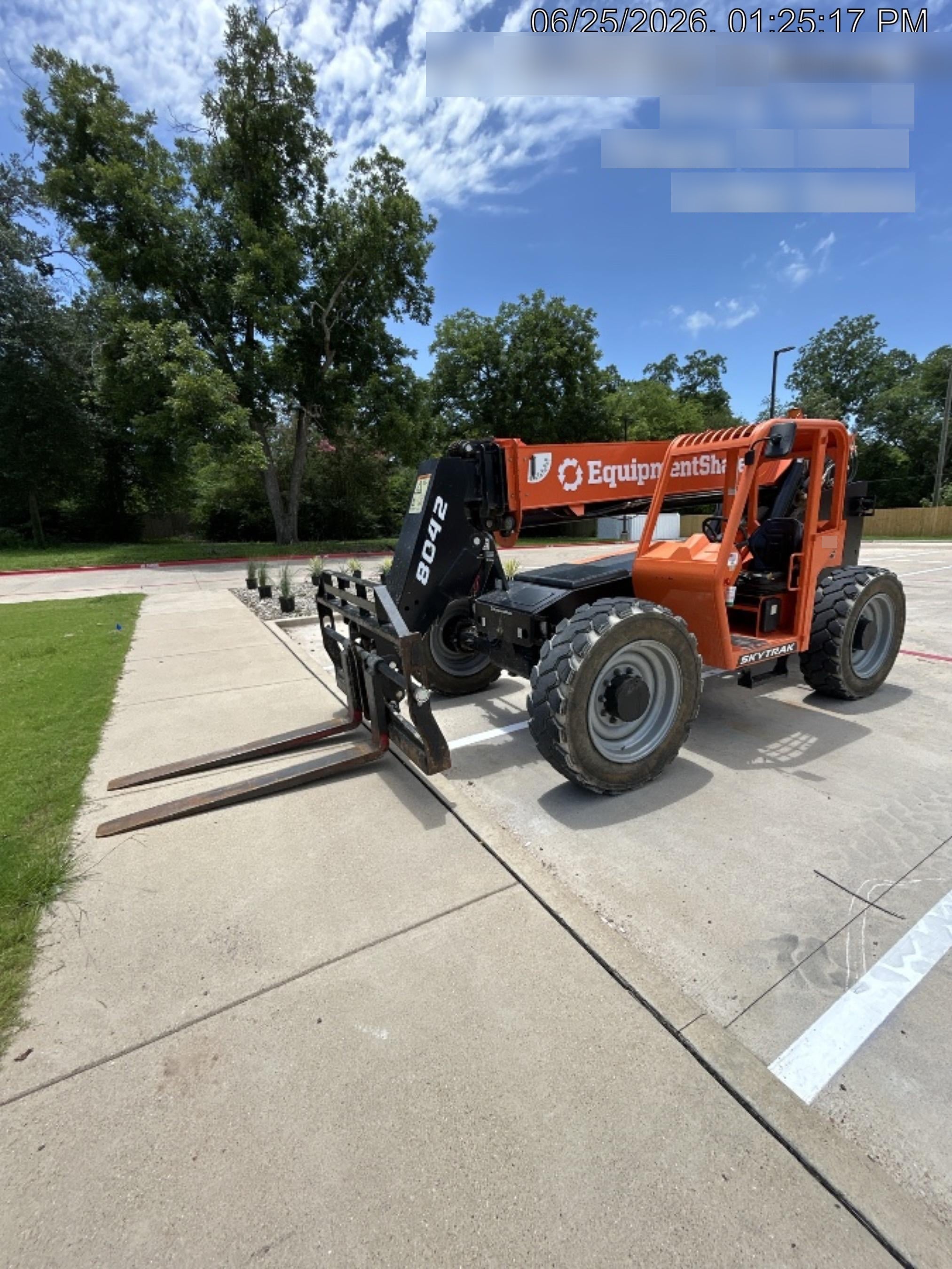 2023 SKYTRAK 8042