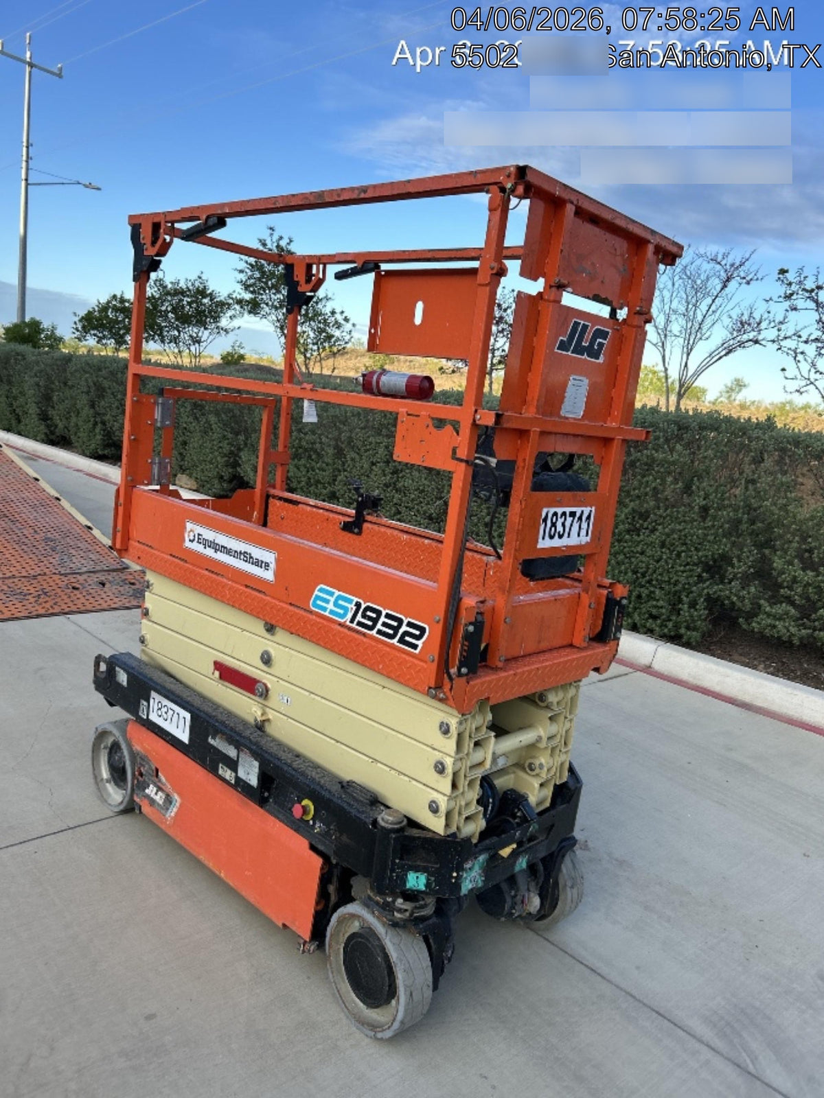 2021 JLG ES1932